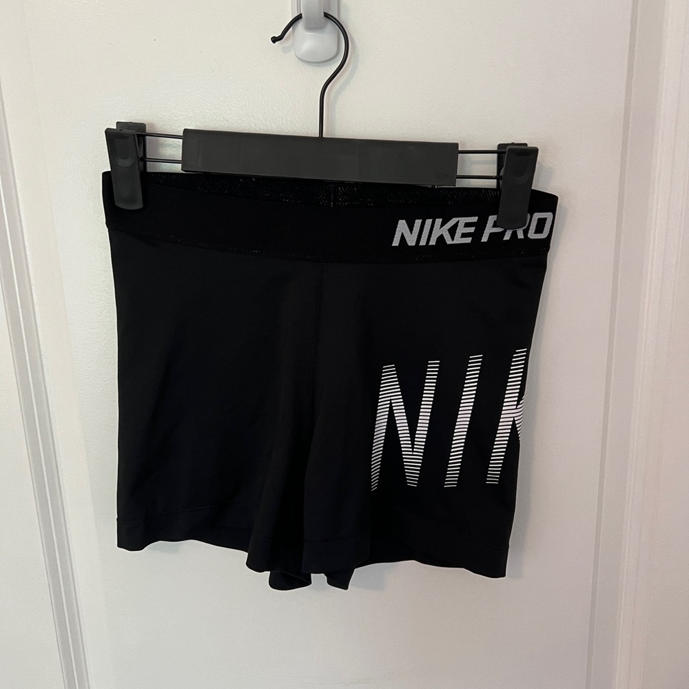 Nike pro shorts black, size M